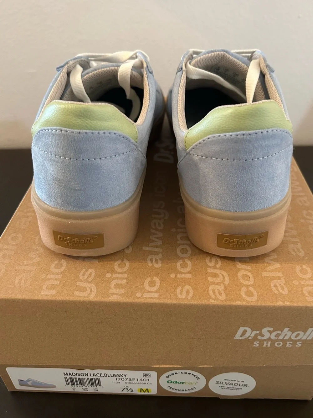 Dr Scholls 🌀NWT! Women’s Light Blue faux suede Lace-Up Sneaker
